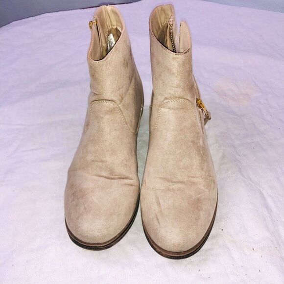 Womens Booties Beige Faux Suede Ankle Boot Zipper Size 8 - Picture 2 of 12